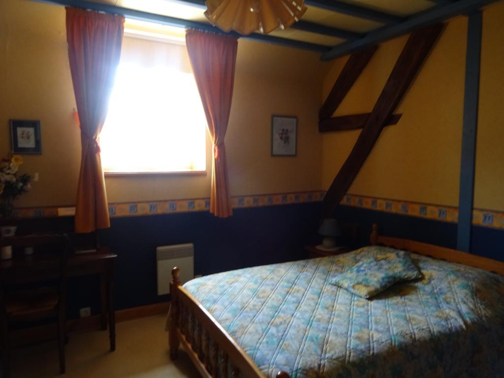 Bed and Breakfast La Clef Des Champs à La Roche-en-Brenil Chambre photo