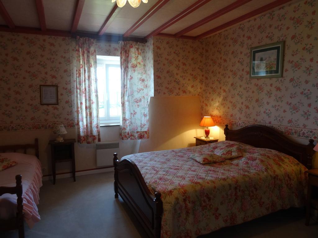 Bed and Breakfast La Clef Des Champs à La Roche-en-Brenil Chambre photo